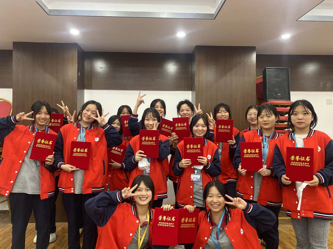 郑州爱婴幼师：2022年，生命中感恩有你