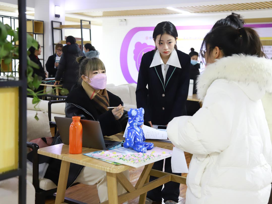 郑州爱婴幼师2023春季毕业生双选会成功举办