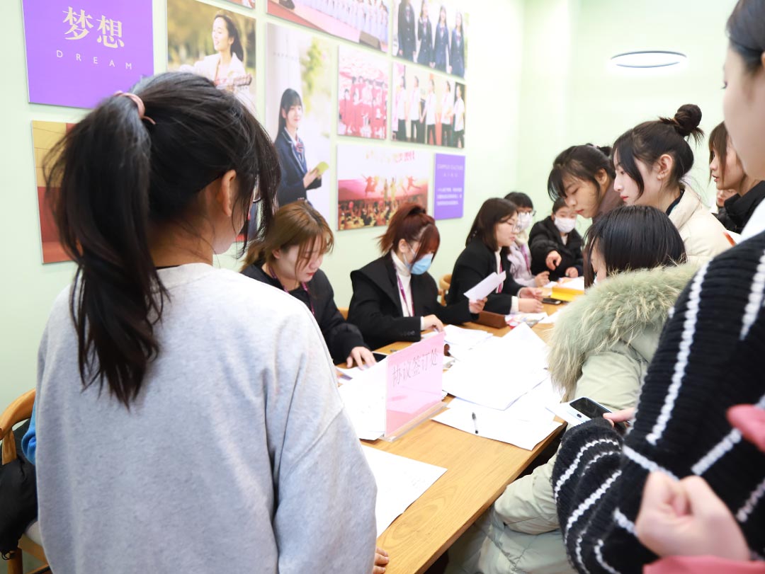 郑州爱婴幼师2023春季毕业生双选会成功举办