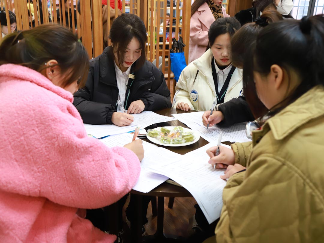 郑州爱婴幼师2023春季毕业生双选会成功举办